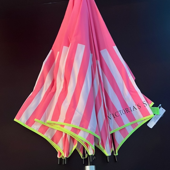 NWT VS Umbrella - Picture 3 of 4